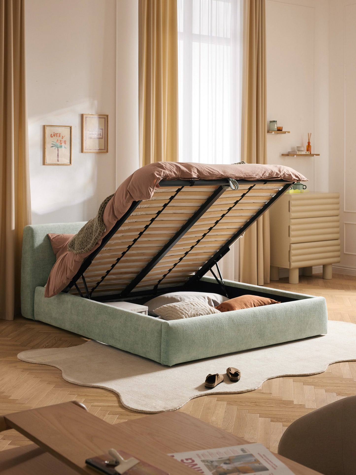 Clonoble Upholstered Bed with Storage