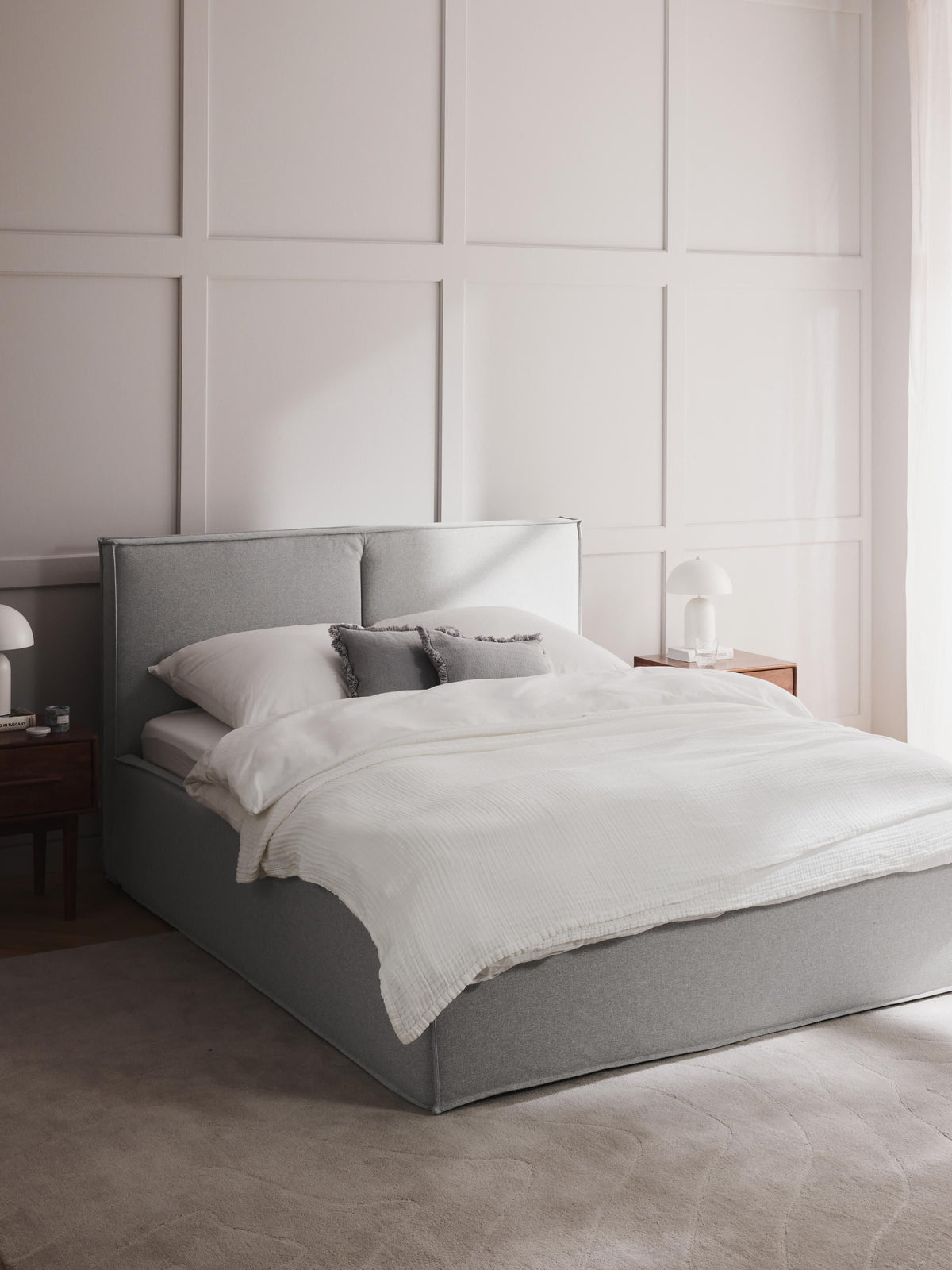 Dremira Upholstered Bed
