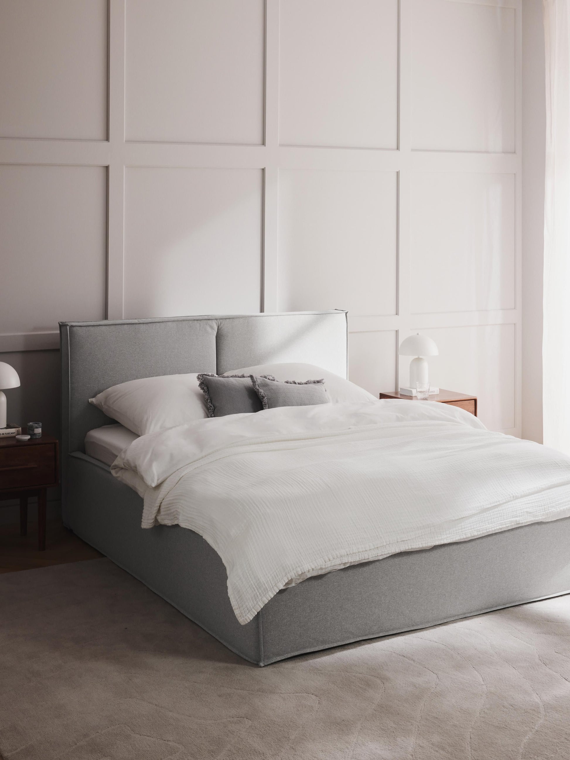 Dremira Upholstered Bed