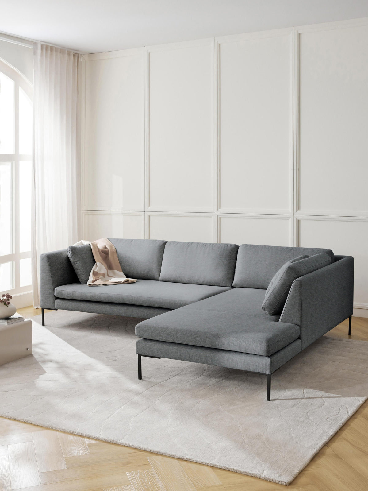 Emmatta Corner Sofa with Metal Legs
