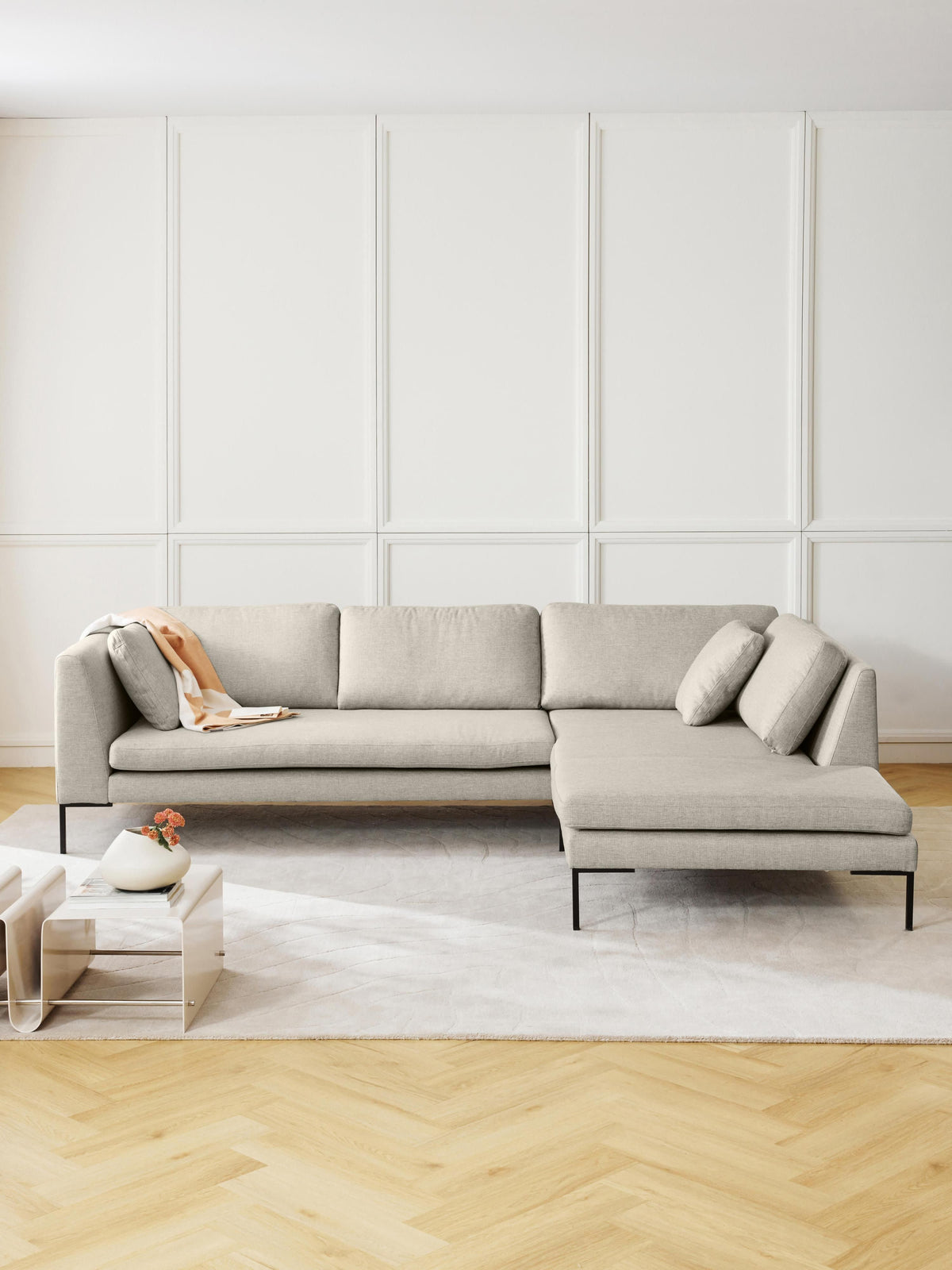 Emmatta Corner Sofa with Metal Legs