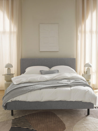 Giulrisa Upholstered Bed with Wooden Feet